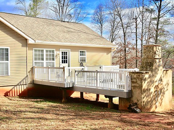 4th image of 120 Woods Edge Dr