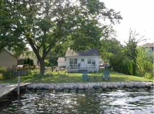 725 N Lakeview Dr, Round Lake, IL 60073