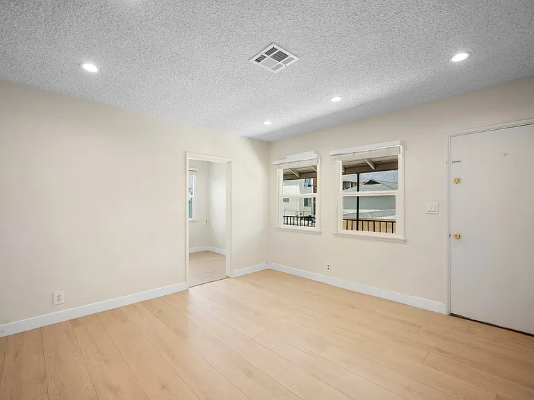 1009 W Angeleno Ave #202 — Photo 6