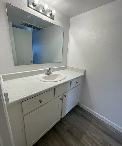 1029 S Wilson St — Photo 24