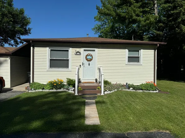 2672 Engle St, Portage, IN 46368