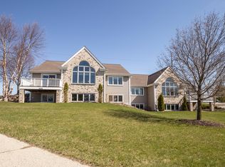 1626 Vivian Ct, West Bend, WI 53090
