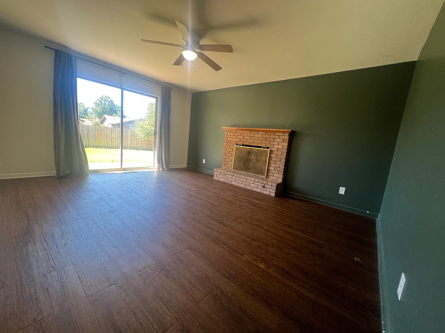 3 bed, 1800 sqft, $1,800 — Photo 3