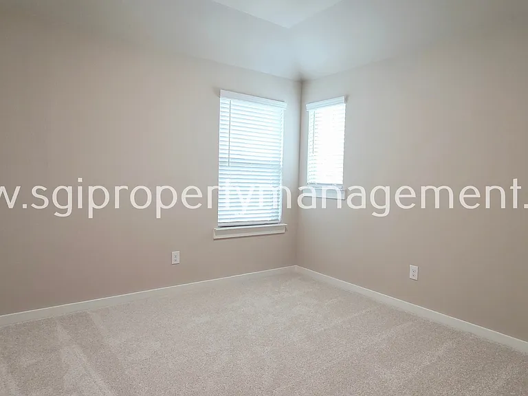 913 London Town Ln — Photo 16