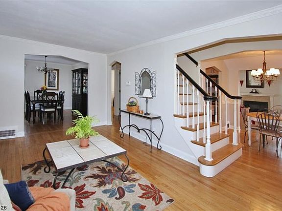 3rd image of 225 Ayliffe Ave