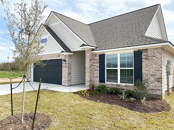 3rd image of 1918 Cambria Dr
