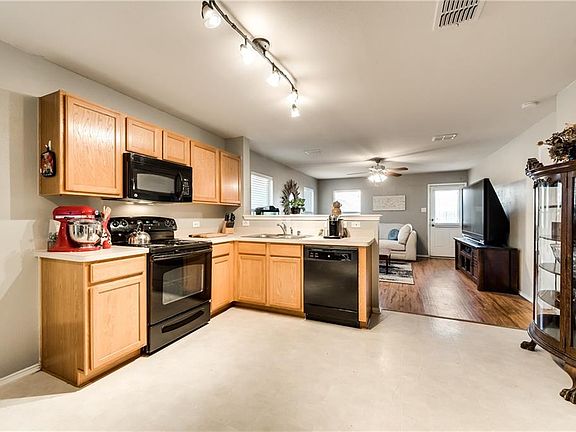 4th image of 4002 Houston Dr