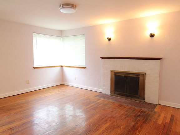 4th image of 3911 Wright Ave