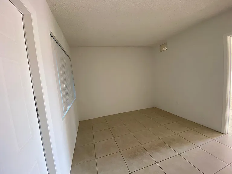 101 NW 29th Ave #4 — Photo 7