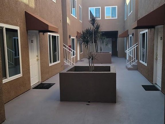 5th image of 22711 Del Valle St APT 106