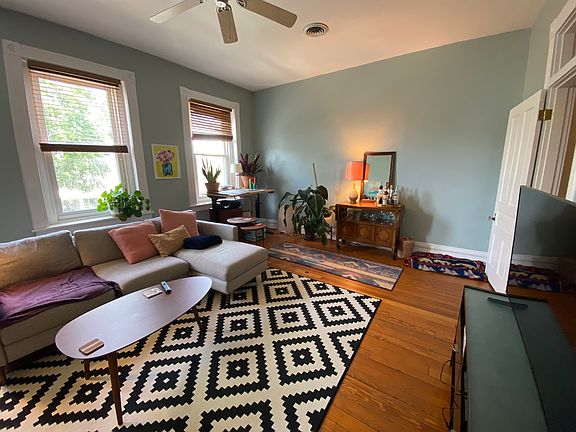 3rd image of 209 N Vine St #1