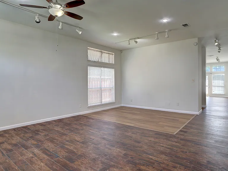 1821 Chattham Ct — Photo 5