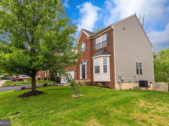 3rd image of 1004 Raymond Ct