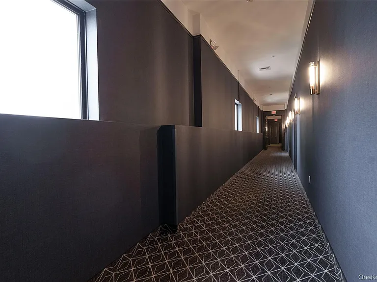 25 Leroy Pl #Penthouse 1 — Photo 3
