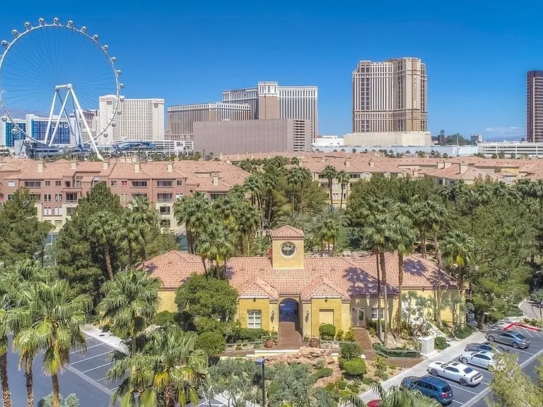 Bird's-eye view of the complex, near the LINQ High Roller.