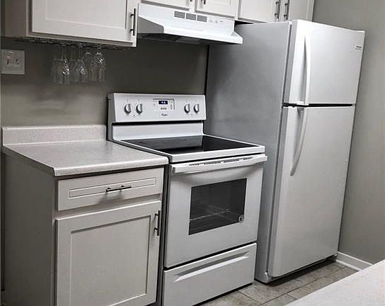 3rd image of 3820 Fairfield Ave Unit 31