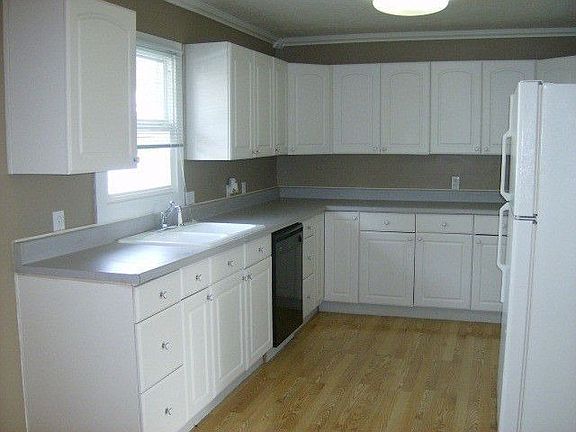 Kitchen w/sunny window