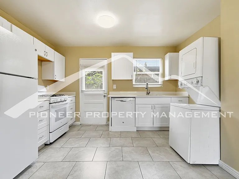 1416 Ironton St — Photo 6