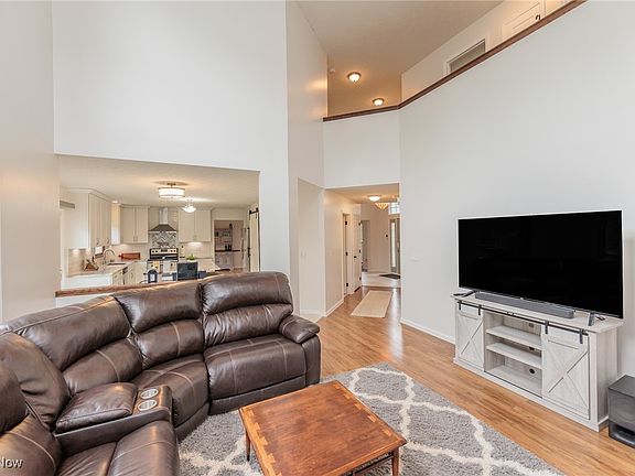 5th image of 17267 Hampton Chase