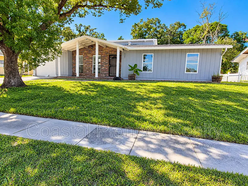 6 bed, 3.0 bath, 2731 sqft, $3,150 — Photo 2
