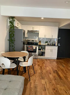 Rented by Delmark Realty LLC | media 23