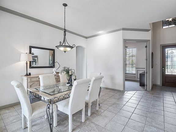 4th image of 601 Sophie Ln