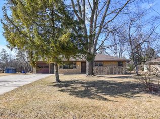 W177N8615 Lynwood Dr, Menomonee Falls, WI 53051