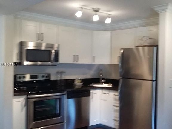 4th image of 501 SE 8th St APT 201