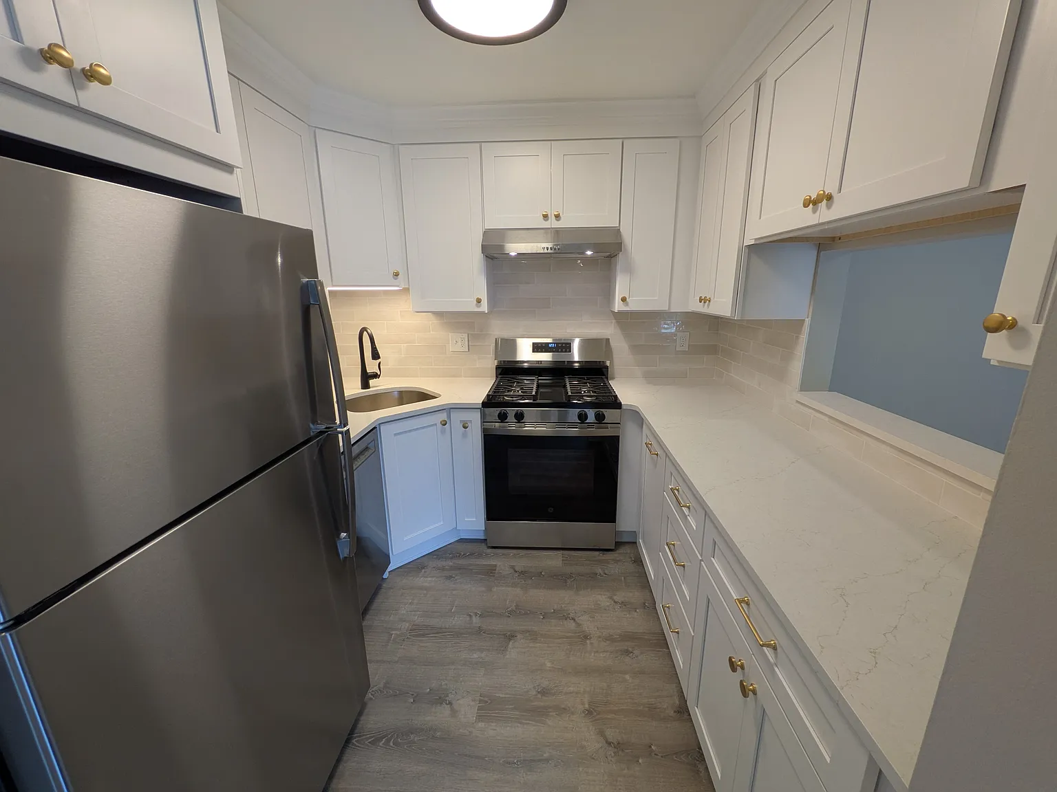 2 bed, 895 sqft, $1,900 — Photo 1
