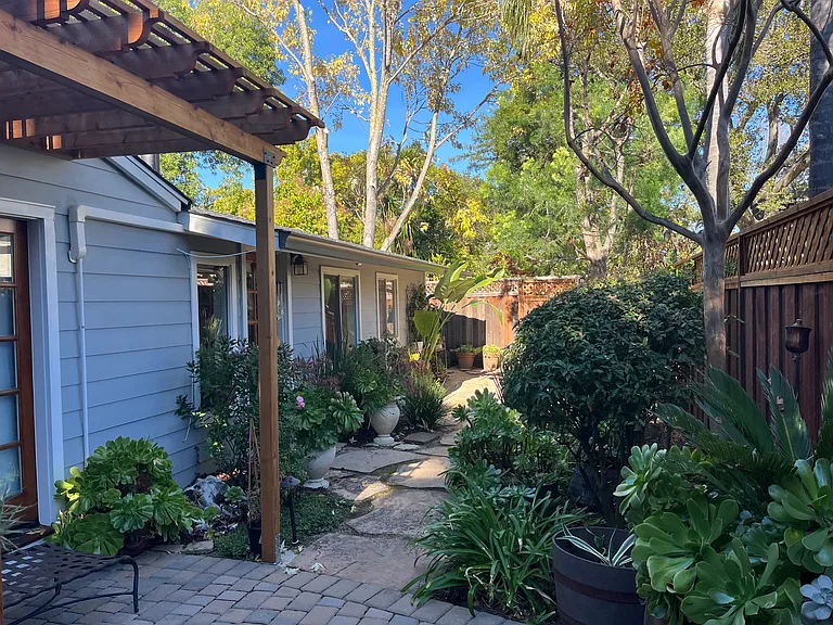 2336 Howard Ave — Photo 33