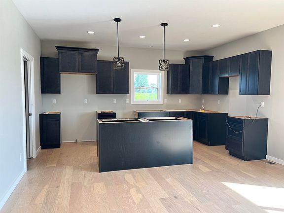 3rd image of 440 Gavin Cir
