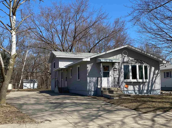 207 Hart St, Charles City, IA 50616