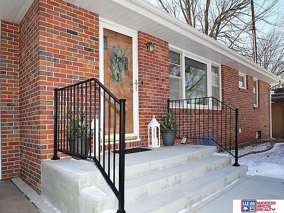 3rd image of 7721 Broadview Dr