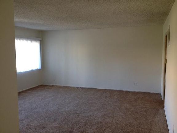 3rd image of 963 S Barrington Ave APT 2
