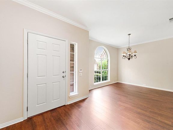 4th image of 8000 Peony Ct