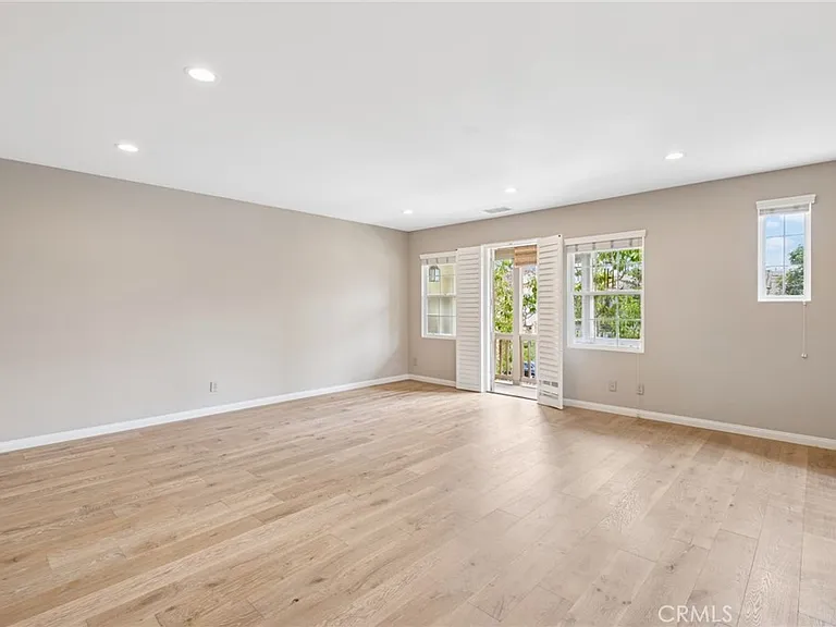 85 Passage — Photo 15