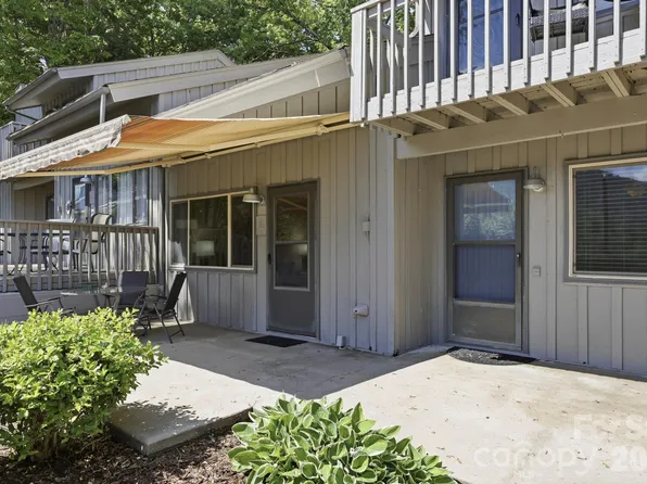 126 Hillside Ct, Lake Lure, NC 28746