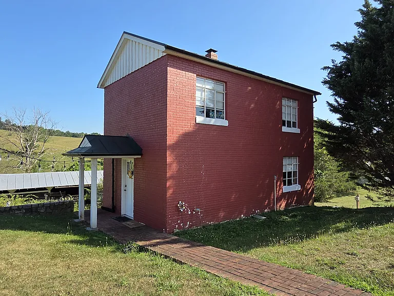 4907 S Lee Hwy — Photo 1