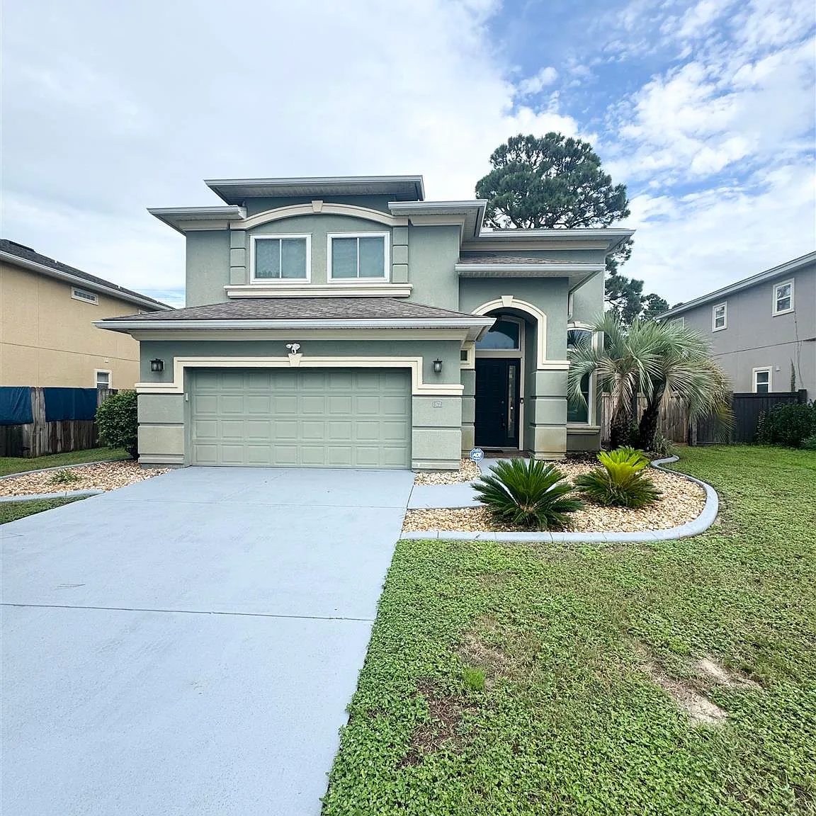 3 bed, 2.5 bath, 2334 sqft, $2,800 — Photo 1