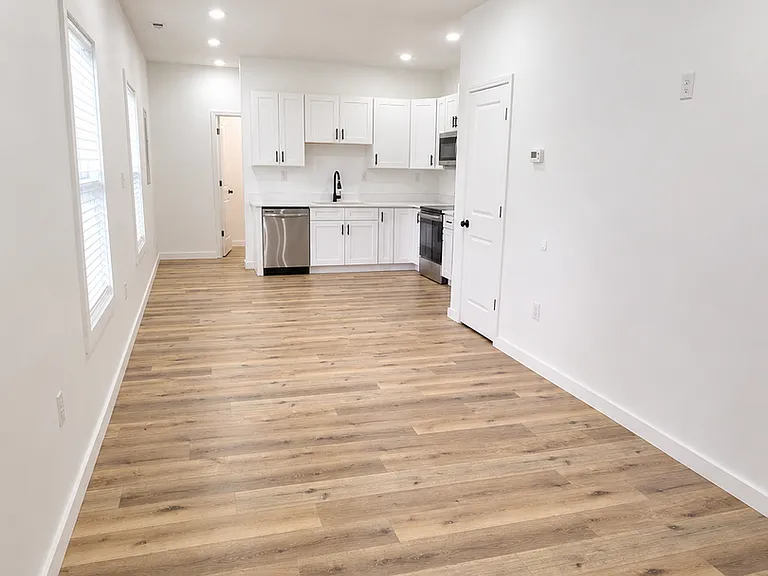134 Stone Dr — Photo 2