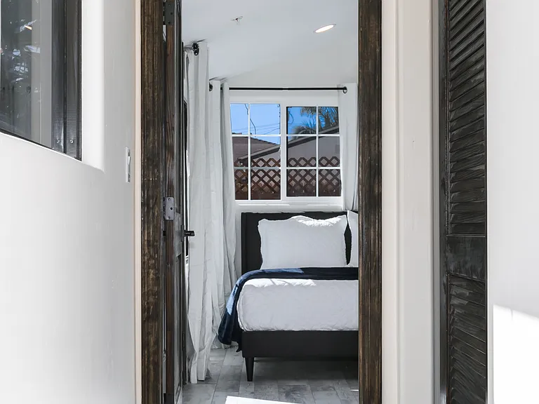 166 Avenida Aragon #B — Photo 6