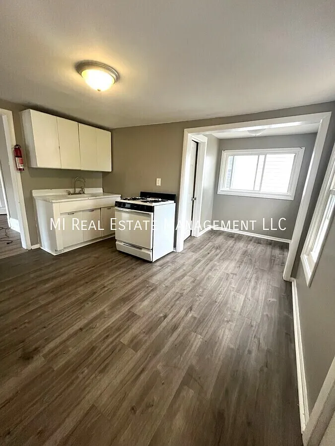 2 bed, 1.0 bath, 800 sqft, $1,325 — Photo 1