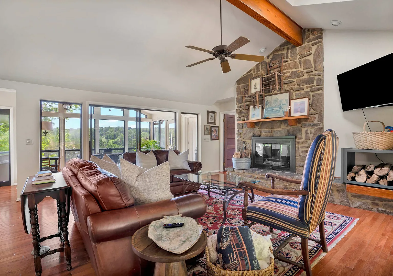 Hickory Haven-Direct Lake Access-Furnished Patio — Photo 4