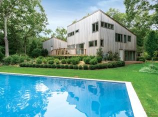 86 Peconic Hills Dr, Southampton, NY 11968