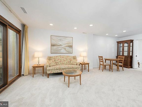 3rd image of 30 Park Ave