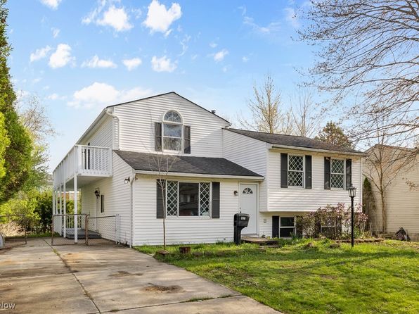 1271 Carol Dr, Kent, OH 44240