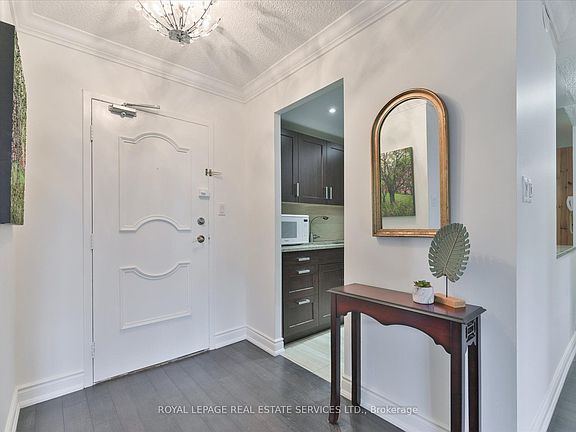 5th image of 812 Burnhamthorpe Rd #309