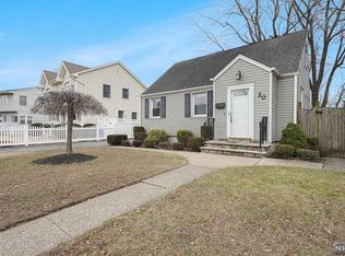 20 Harley Pl, Saddle Brook, NJ 07663