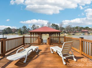 6880 Shade Tree Ln, Sherrills Ford, NC 28673