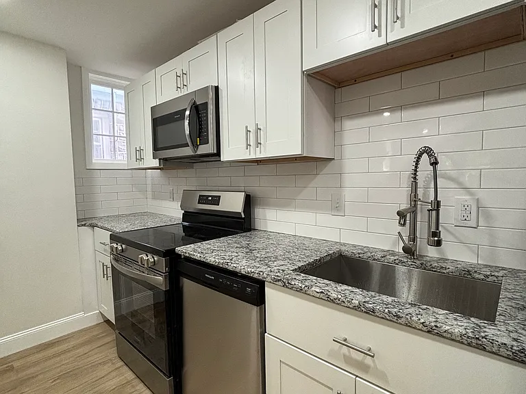314 College Ave #A — Photo 3